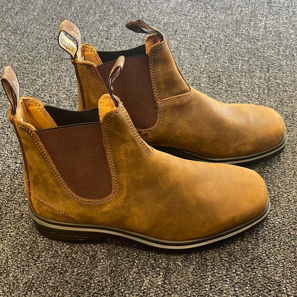 585
MEN'S CLASSICS
CHELSEA BOOTS Light Brown Us Men Size: 8.5